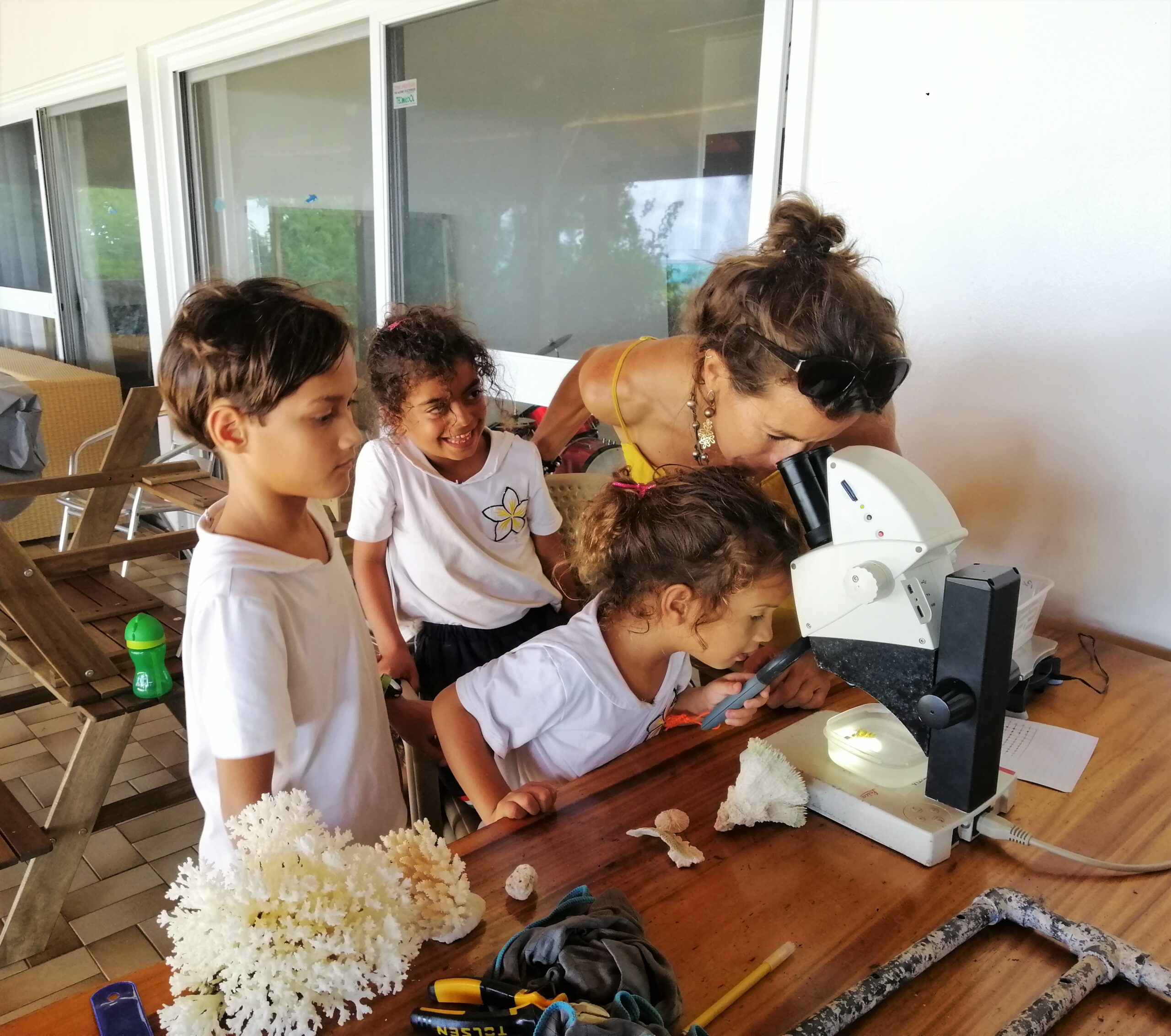 Atelier de bouturage de coraux à l’école de Maharepa | Criobe